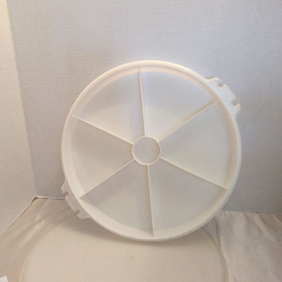 Tupperware Party Susan Divided snack container 12" in diameter - Picture 1 of 3